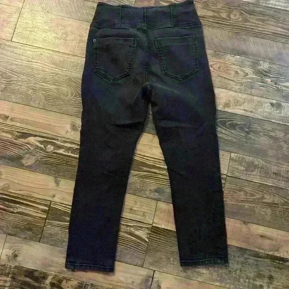 Juniors black jeans high waisted size 9 - Picture 3 of 4